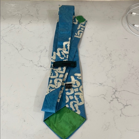 Handmade Iranian Blue and Gold Geometric Necktie - Picture 8 of 8